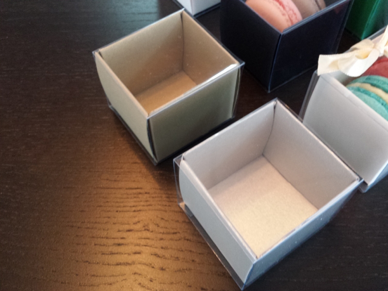 cutii-mici-carton-2-macarons-marturii-nunta-1254-6