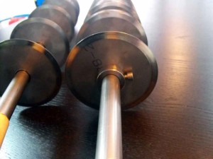 Dispozitiv cu discuri de taiere diverse compozitii